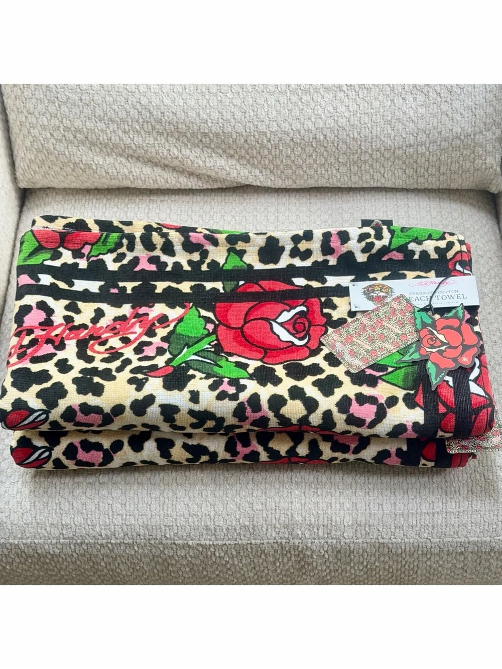 Ed Hardy Cheetah Leopard Print Oversize Beach Towels 2pc Set Red Rose 36x72 NWT